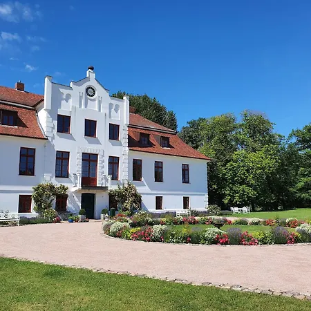 In Satow Mit Garten, Cleaning Included Gerdshagen