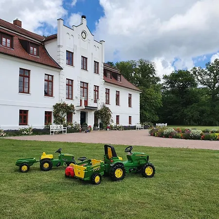 In Satow Mit Garten, Cleaning Included Apartman